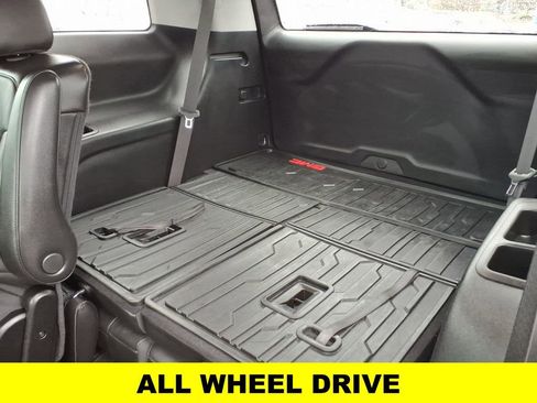 Used 2023 GMC Acadia SLT w/ Technology Package image 9