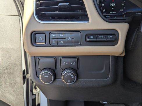 Used 2023 Chevrolet Tahoe Premier w/ Premium Package 2 image 28