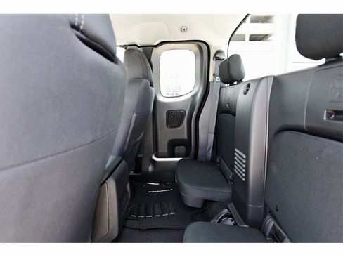 Certified 2024 Nissan Frontier SV w/ Technology Package image 10