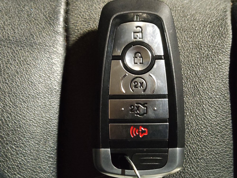 Used 2018 Ford Edge Titanium w/ Technology Package FWD image 32
