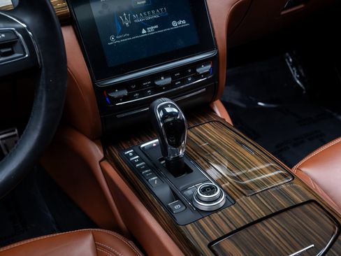 Used 2017 Maserati Quattroporte S GranLusso Q4 AWD/4WD image 12