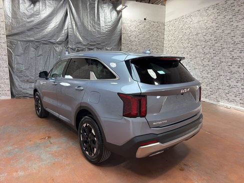 Used 2024 Kia Sorento S AWD/4WD image 5