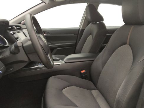 Used 2018 Toyota Camry LE FWD image 17