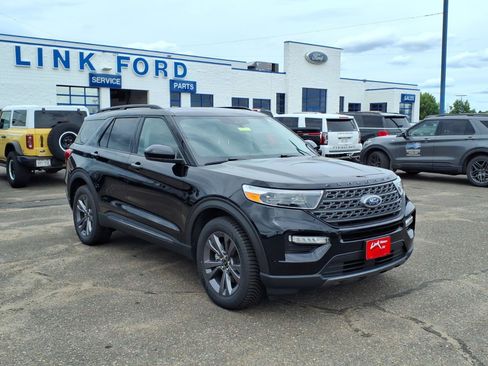 Certified 2023 Ford Explorer XLT w/ Equipment Group 202A AWD/4WD image 8