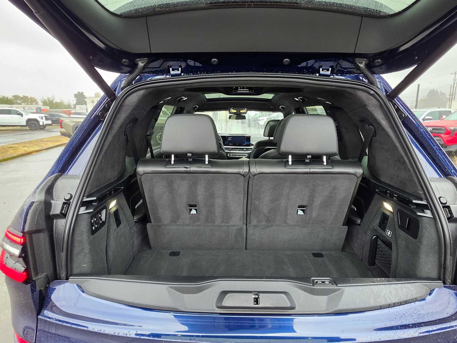Used 2023 BMW X7 xDrive40i w/ M Sport Package AWD/4WD image 16