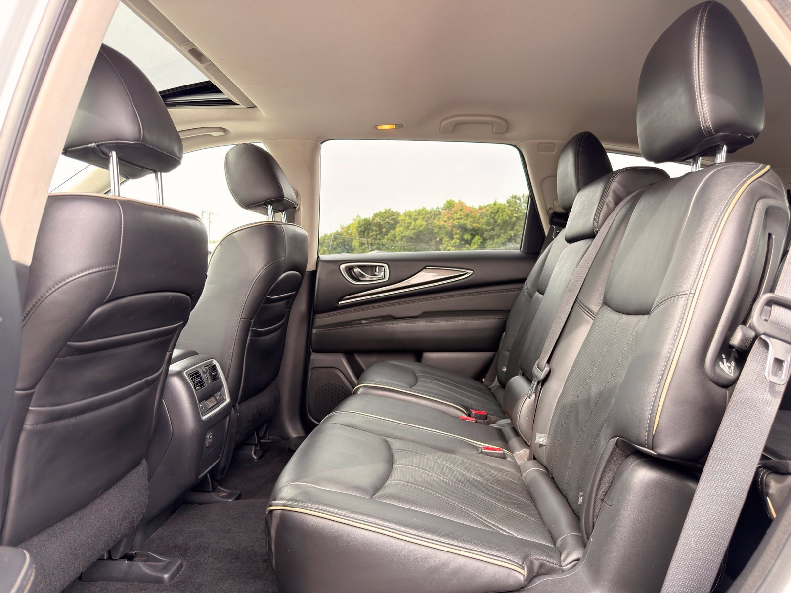 Used 2017 INFINITI QX60 Luxe w/ Premium Plus Package AWD/4WD image 19