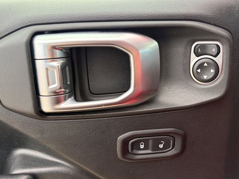 Used 2018 Jeep Wrangler Rubicon image 16