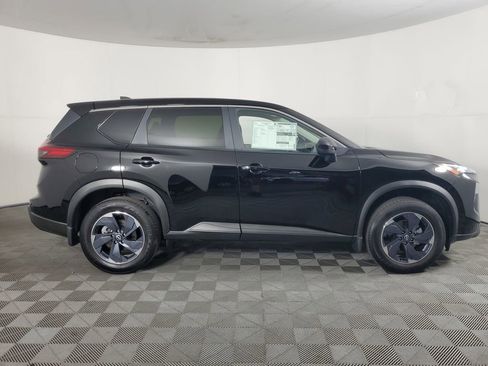 Used 2025 Nissan Rogue SV FWD image 3