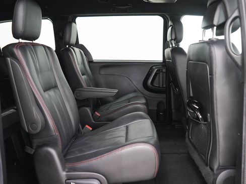 Used 2016 Dodge Grand Caravan R/T FWD image 12