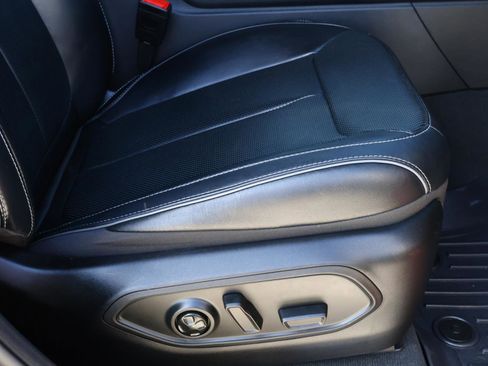 Used 2025 Jeep Grand Cherokee Overland image 22