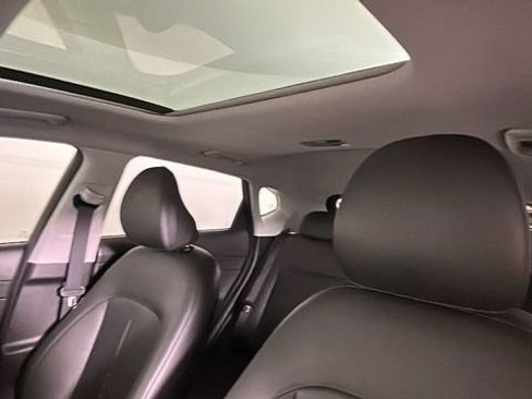 Used 2024 Hyundai Kona Limited FWD image 12