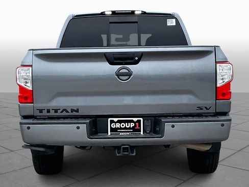 Used 2019 Nissan Titan SV w/ SV Convenience Package image 4
