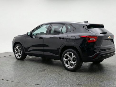 Used 2025 Chevrolet Trax LT FWD image 6