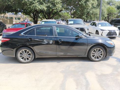 Used 2017 Toyota Camry SE FWD image 4