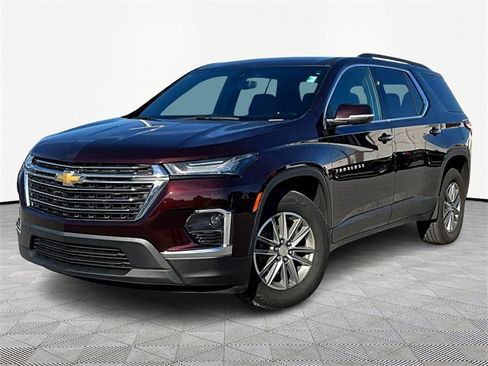 Used 2023 Chevrolet Traverse LT image 3