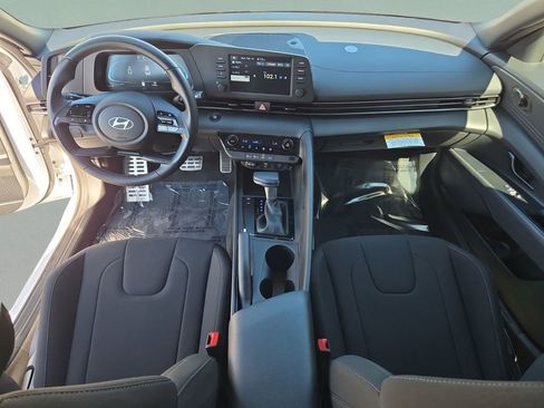 Used 2025 Hyundai Elantra Sport image 18