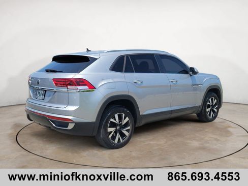 Used 2022 Volkswagen Atlas Cross Sport SE FWD image 3