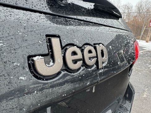 Used 2016 Jeep Grand Cherokee Laredo 75th Anniversary image 31