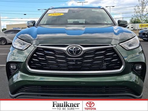 Certified 2025 Toyota Highlander Limited AWD/4WD image 2