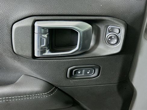 Used 2023 Jeep Wrangler Unlimited Sahara AWD/4WD image 15