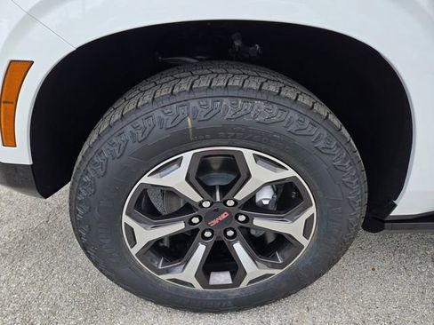 New 2026 GMC Yukon AT4 Ultimate w/ LPO, Floor Liner Package AWD/4WD image 4