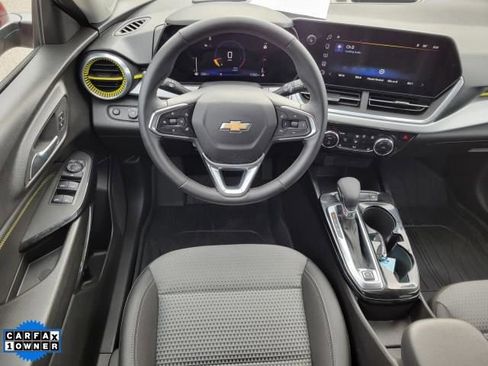 Used 2024 Chevrolet Trax LT w/ LT Convenience Package FWD image 11
