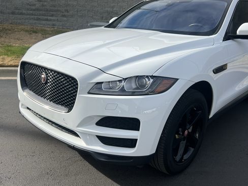 Used 2019 Jaguar F-PACE Premium image 11