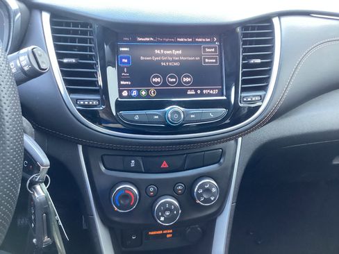 Used 2022 Chevrolet Trax LS w/ Tint and Cruise Package image 7