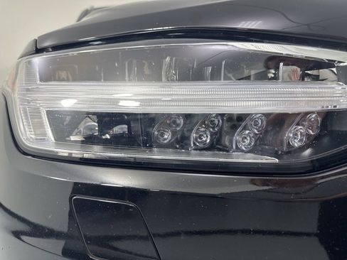 Used 2024 Volvo XC90 B6 Plus w/ Protection Package AWD/4WD image 8