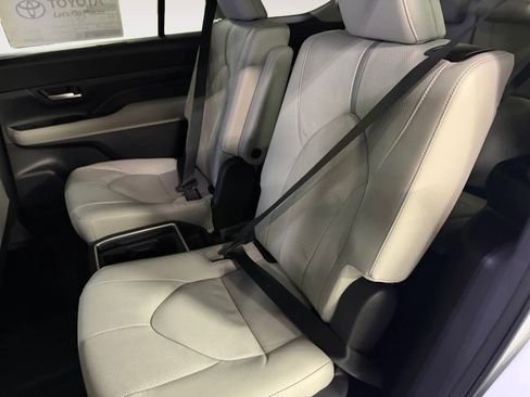 New 2026 Toyota Grand Highlander Platinum image 17
