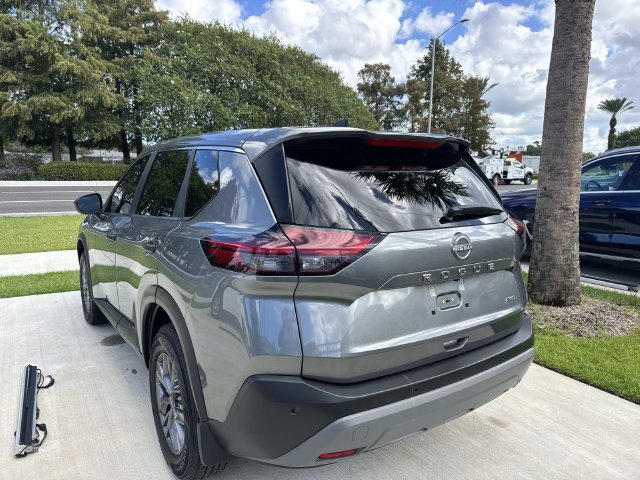 Used 2023 Nissan Rogue S AWD/4WD image 5