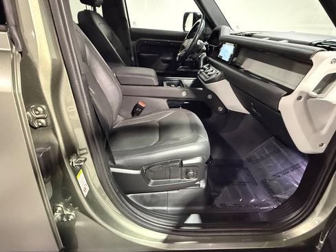 Used 2022 Land Rover Defender 110 S image 41