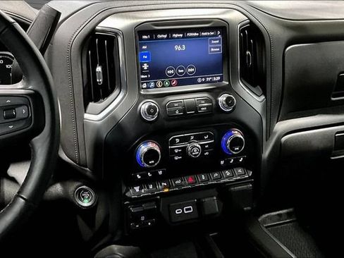 Used 2022 GMC Sierra 2500 Denali w/ Denali Black Diamond Edition AWD/4WD image 10