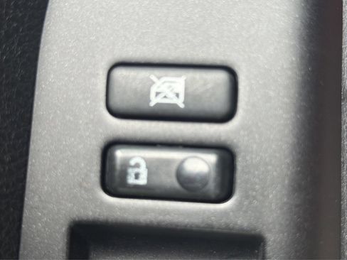 Used 2017 Toyota RAV4 LE FWD image 32