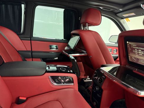 Used 2020 Rolls-Royce Cullinan image 24