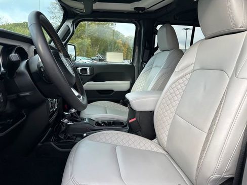 Used 2023 Jeep Gladiator Overland image 37