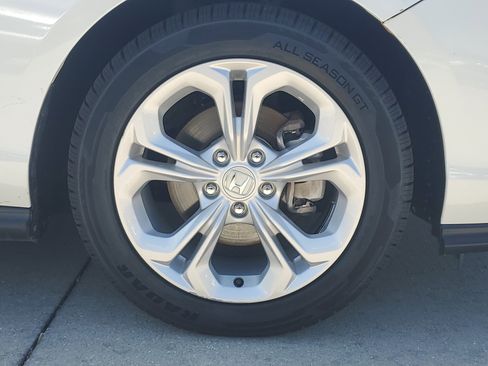 Certified 2023 Honda Accord LX image 9