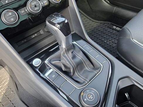 Certified 2022 Volkswagen Taos SEL AWD/4WD image 17