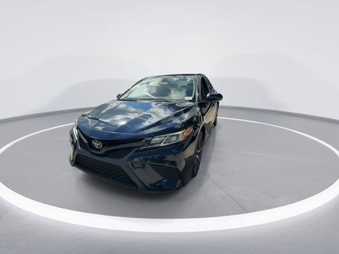 Used 2020 Toyota Camry SE w/ Convenience Package image 3