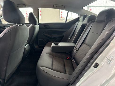 Used 2025 Nissan Altima 2.5 SV FWD image 9