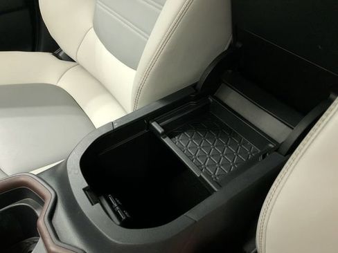 Used 2019 Toyota RAV4 Limited w/ Carpet Mat Package AWD/4WD image 28