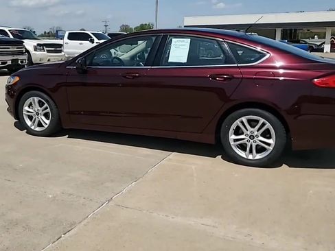Used 2018 Ford Fusion SE w/ Fusion SE Technology Package FWD image 6