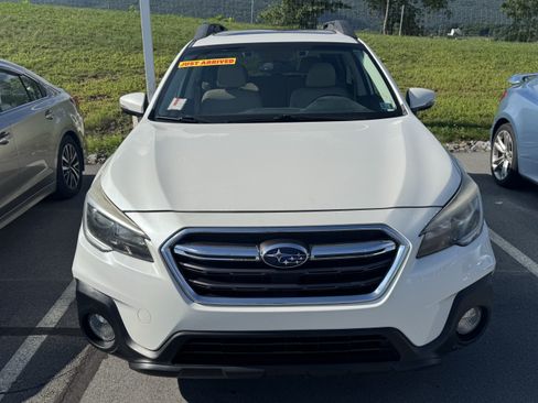 Used 2019 Subaru Outback 2.5i Premium w/ Popular Package #2 AWD/4WD image 2