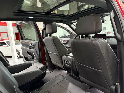 Used 2024 Chevrolet Suburban High Country image 23