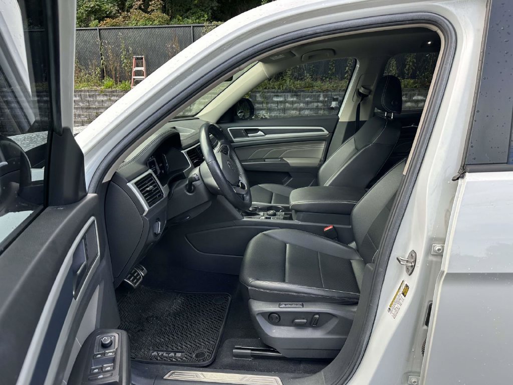 Used 2023 Volkswagen Atlas SEL R-Line AWD/4WD image 17