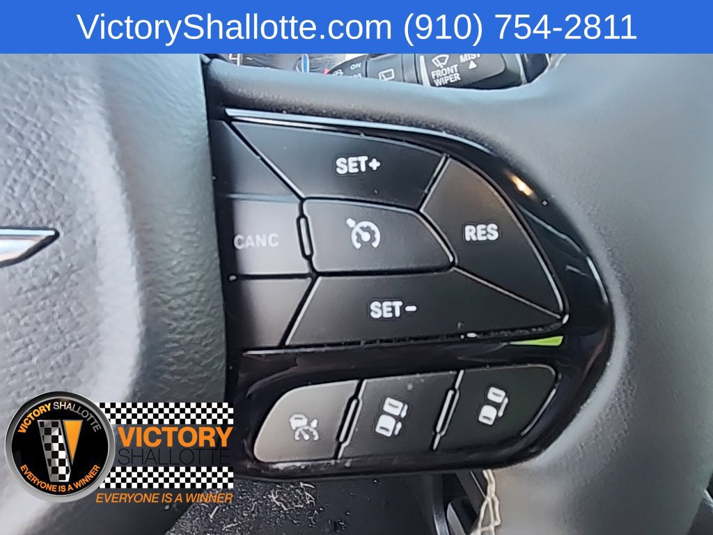 Used 2025 Chrysler Pacifica Limited FWD image 14