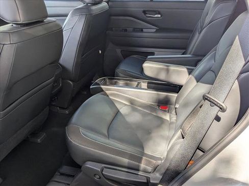 Certified 2022 Nissan Pathfinder SL w/ SL Premium Package FWD image 19