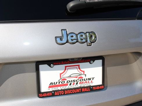 Used 2020 Jeep Cherokee Latitude FWD image 41