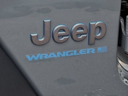 Used 2025 Jeep Wrangler Unlimited Rubicon 4xe AWD/4WD image 30