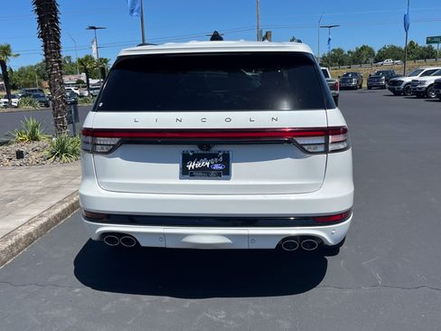 Used 2025 Lincoln Aviator Reserve w/ Luxury Package AWD/4WD image 4